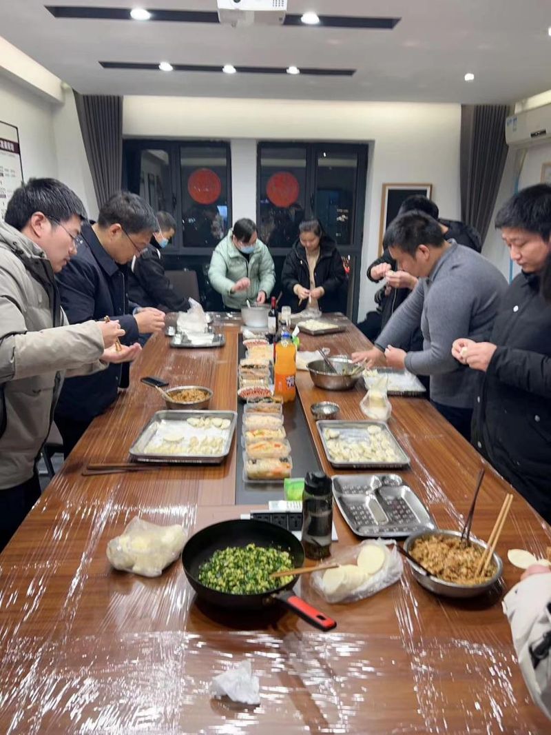 通達(dá)軟件公司組織開(kāi)展“情暖冬至，餃香飄逸”冬至包餃子活動(dòng)